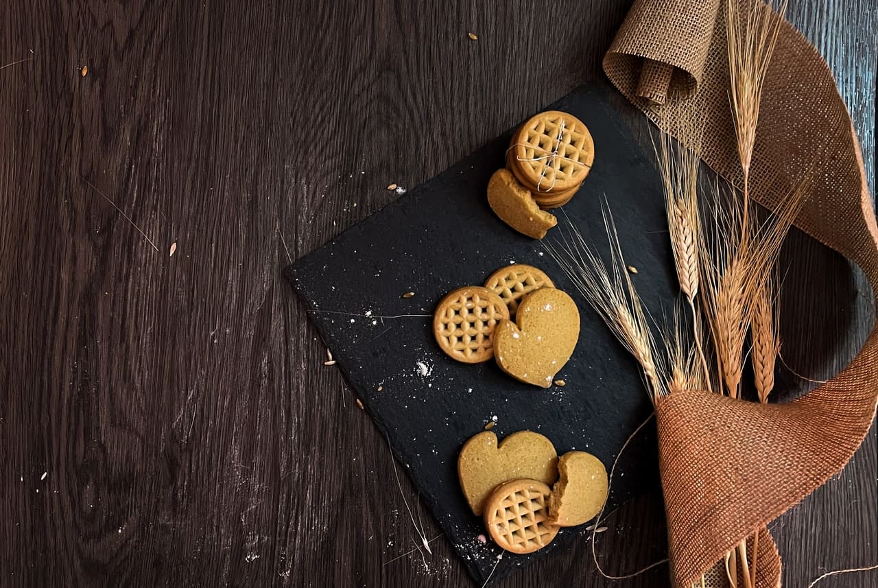Biscuits — Crispy biscuits and cookies in various flavors